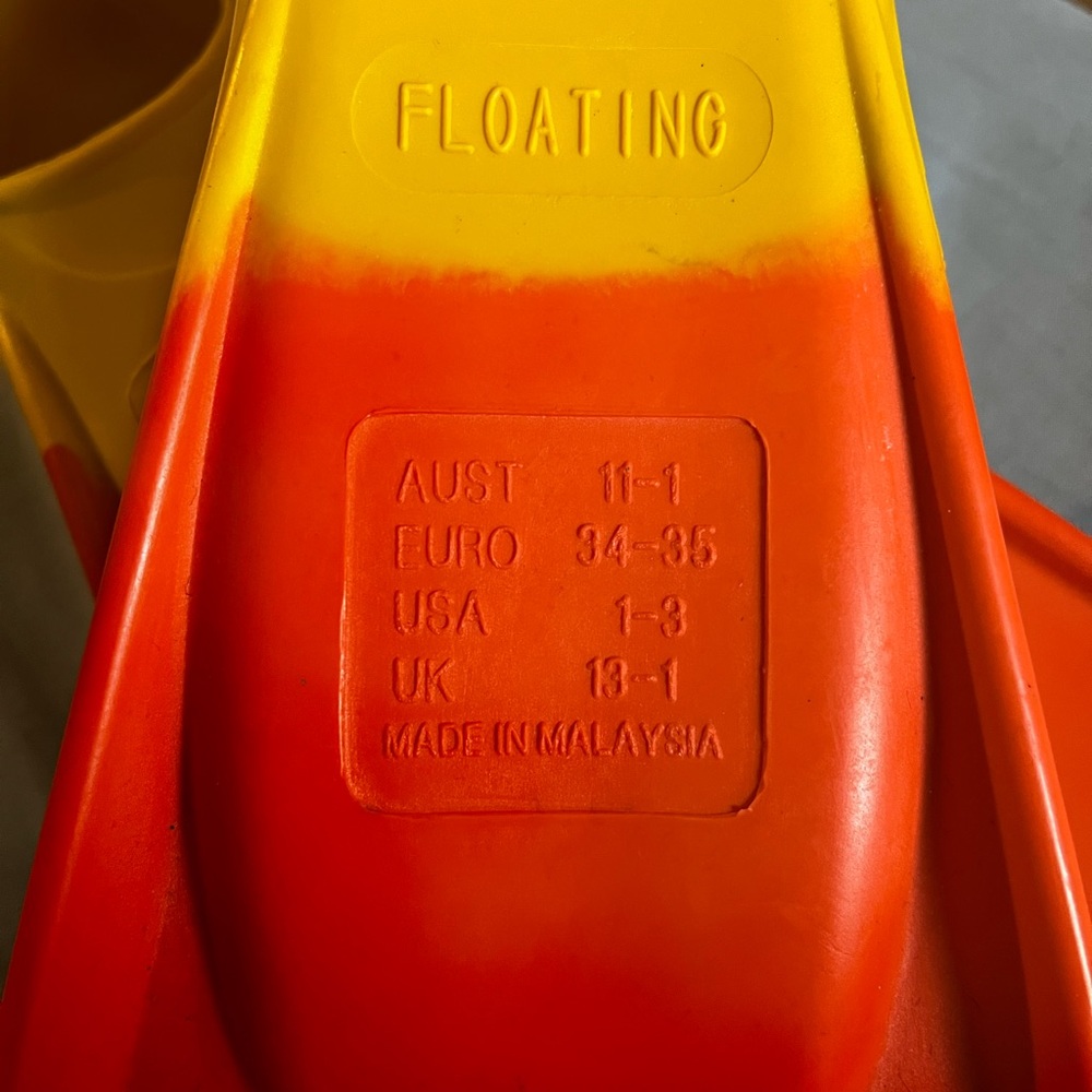 Kids swim fins USA sz 1-3